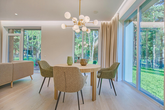 brown hardwood flooring dining table